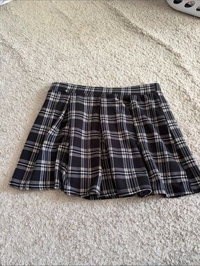 Joe Benbasset Black and White Plaid Pleated